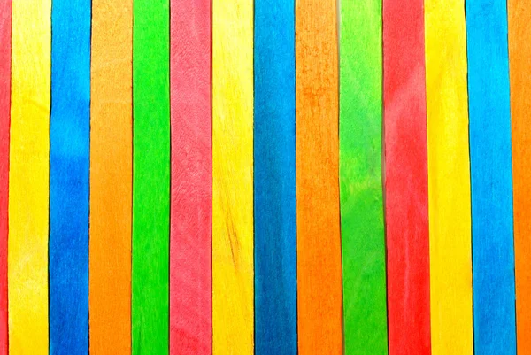 Geel blauw oranje groen rood hout stokken — Stockfoto
