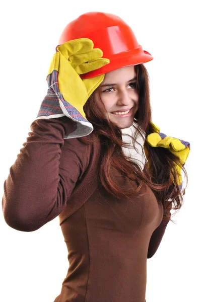 Mujer joven sostiene un casco de seguridad rojo —  Fotos de Stock