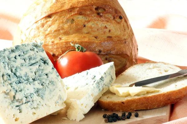 Timber board with some blue mold cheese — Stock Photo, Image