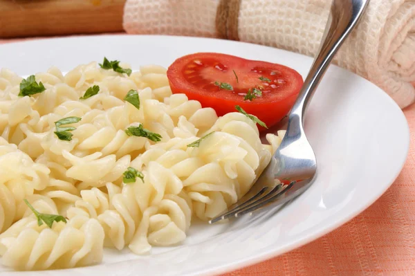 Pasta con perejil y tomate orgánico —  Fotos de Stock