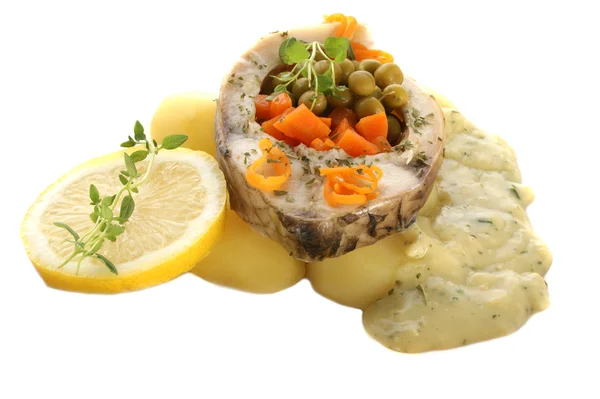 Sazan balığı filetosu üzerine haşlanmış patates maydanoz sos ile — Stok fotoğraf