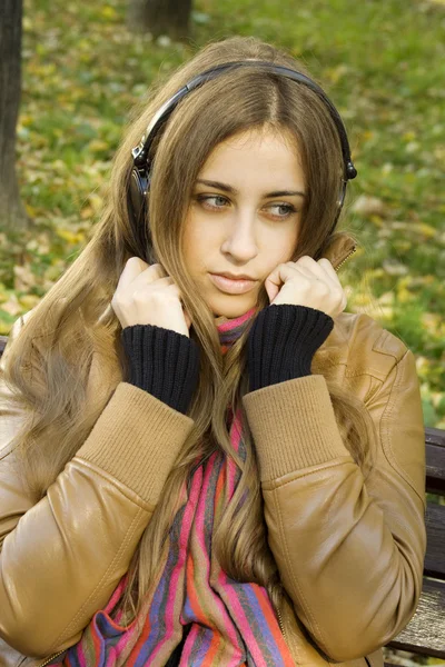 Girl with headphones fall — Stock Photo, Image