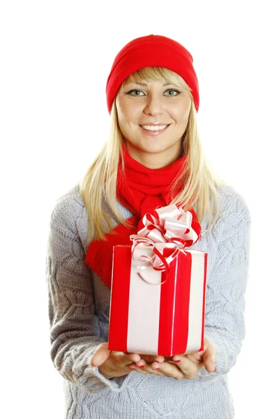 Chica sosteniendo caja de regalo — Foto de Stock