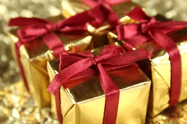 Viele Bunte Geschenkboxen Mit Bändern Gebunden Ein Geschenk Weihnachten Geburtstag — Stockfoto