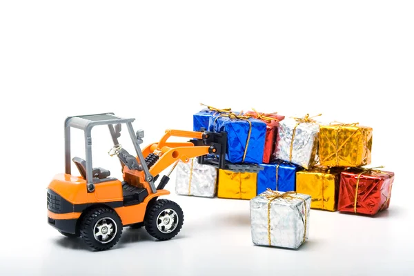 Kamiony hračky modelu posunulo dárky — Stock fotografie