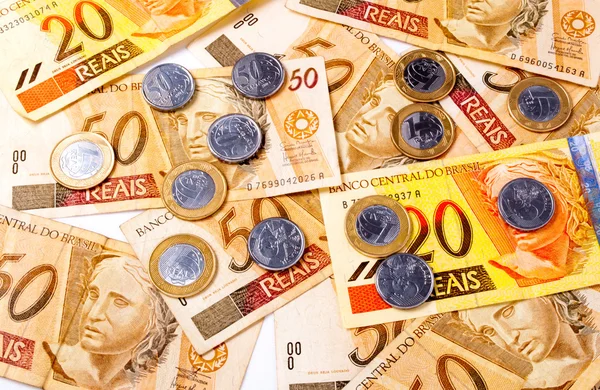 ノートおよびブラジルのお金の硬貨 — ストック写真