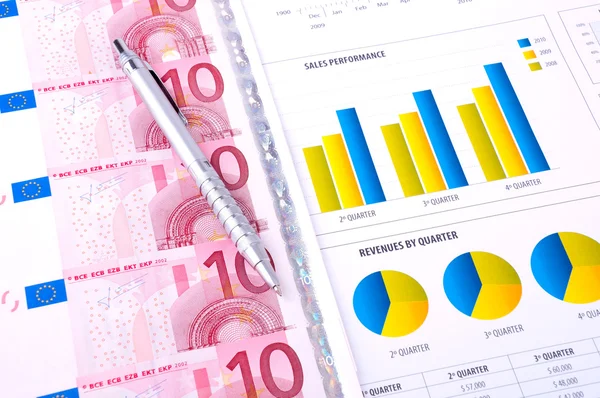 欧州通貨で業界でプログレソのチャートを使用した財務分析 — ストック写真