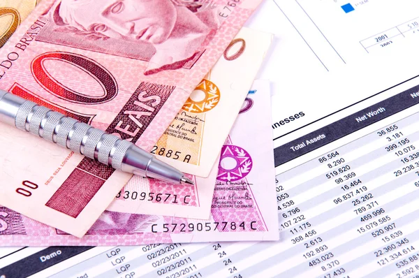 Financial Analysis with charts and Money from Brazil — Stock Photo, Image