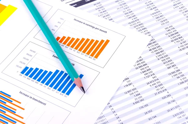 Analisi finanziaria con grafici — Foto Stock