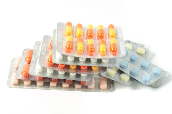 Пачки разных таблеток — стоковое фото