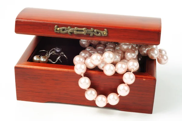 Gioielli perla in scatola aperta — Foto Stock