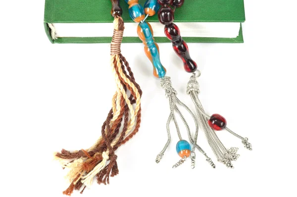 Muslim rosary beads and Quran — Stock Photo, Image