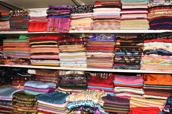 Pashmina och silk scarfs — Stockfoto