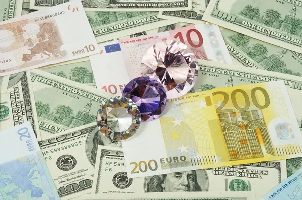 Три Бриллианта Евро Доллары Крупный План — стоковое фото