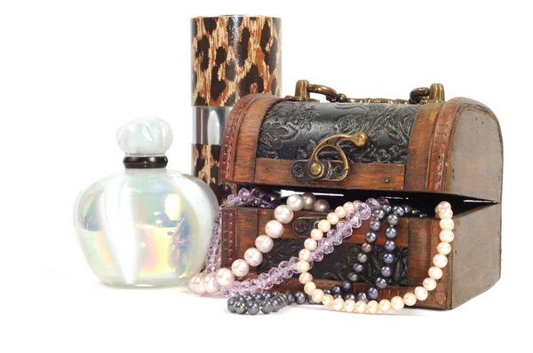 Treasure chest with jewelry — Stock Photo, Image