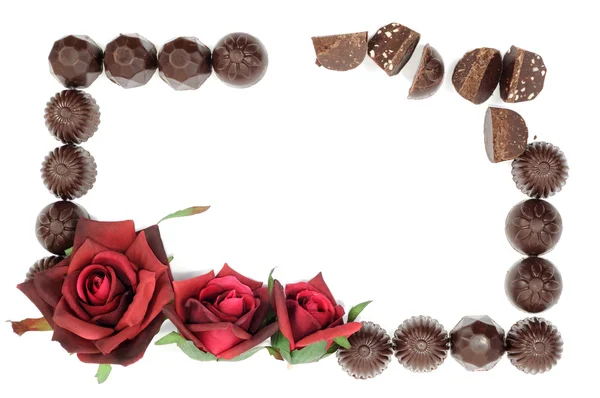 Ruusu ja suklaa — kuvapankkivalokuva