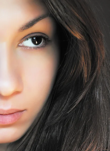 Half face portrait of brunette girl — Stock Photo, Image