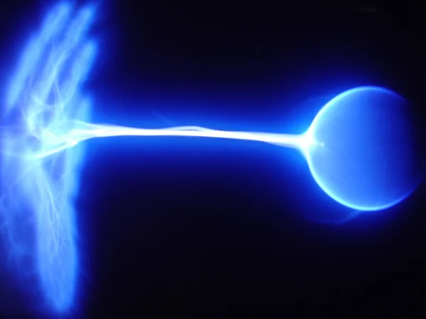 Hand and Static Electricity Arc — 图库照片