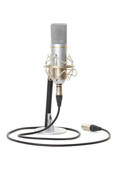 Studio microfoon op staan geïsoleerd op witte achtergrond — Stockfoto