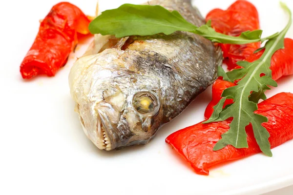 Roasted fish with garnish — Stock Photo, Image