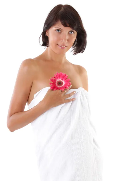 Красивая женщина перед ванной изолированы на белом — стоковое фото