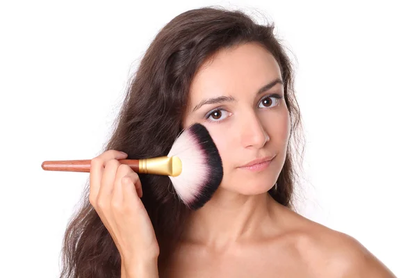 Mode-Modell mit professionellem Make-up-Pinsel — Stockfoto