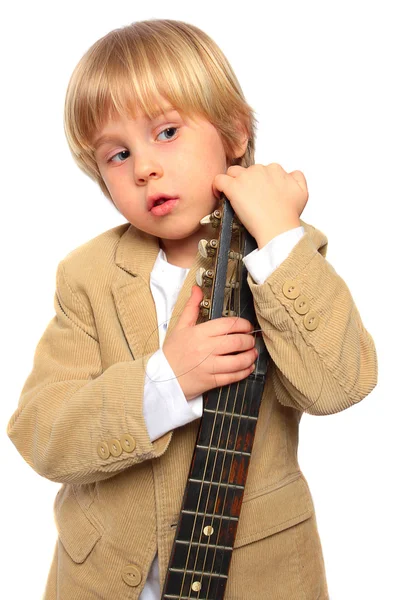 Kind met gitaar geïsoleerd op wit — Stockfoto