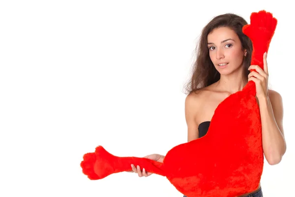Copyspace を指している赤いハートを持つ美しい女性 — ストック写真