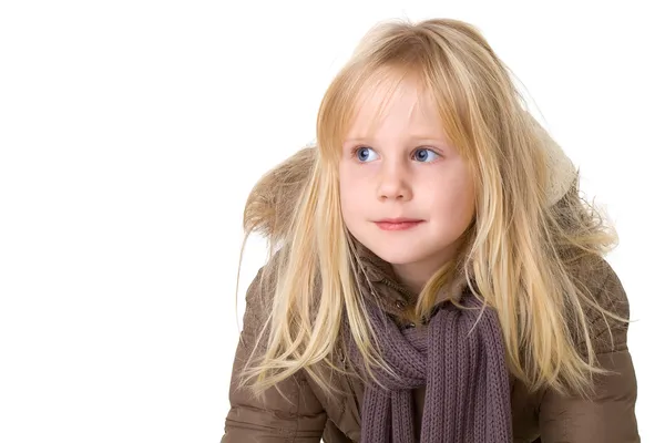 Retrato de un niño sonriente con una chaqueta y una bufanda aisladas —  Fotos de Stock