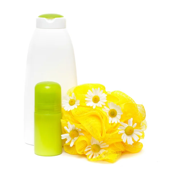 Bodycare produkt s daisy izolovaných na bílém pozadí — Stock fotografie