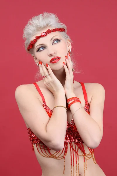 Piękna Modelka Czerwony Patrząc — Zdjęcie stockowe