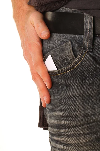 Carta bianca in una tasca di jeans e mano maschile — Foto Stock