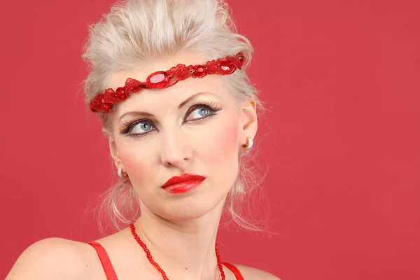 Красиве Жіноче Обличчя Червоному Тлі Крупним Планом — стокове фото