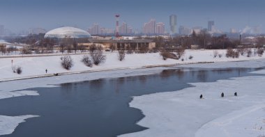 Moskova Nehri üzerindeki kış balıkçılık