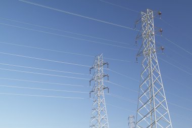 yüksek voltaj güç hatları