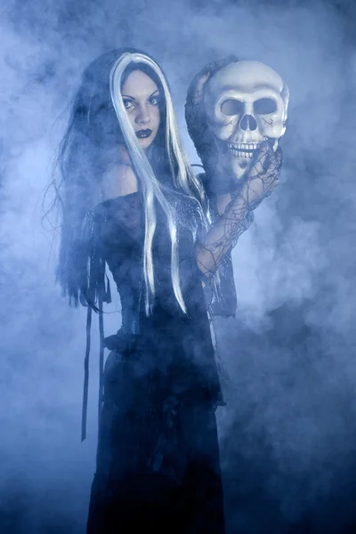 머리가 있는 할로우 마녀 — 스톡 사진