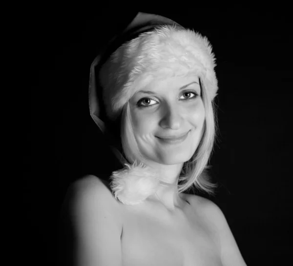 Noel şapkalı güzel genç kadın. — Stok fotoğraf