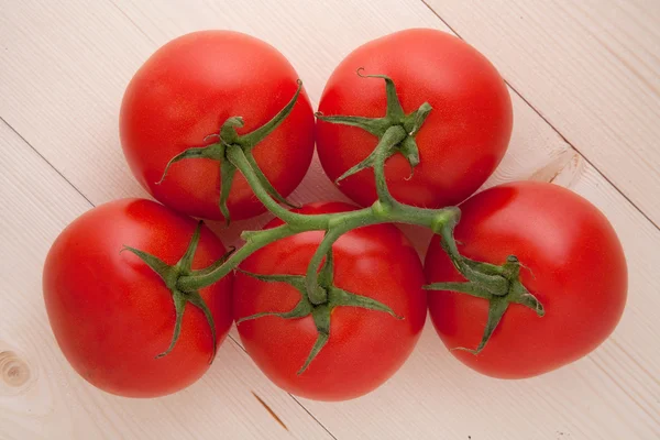 Tomates vermelhos isolados — Fotografia de Stock