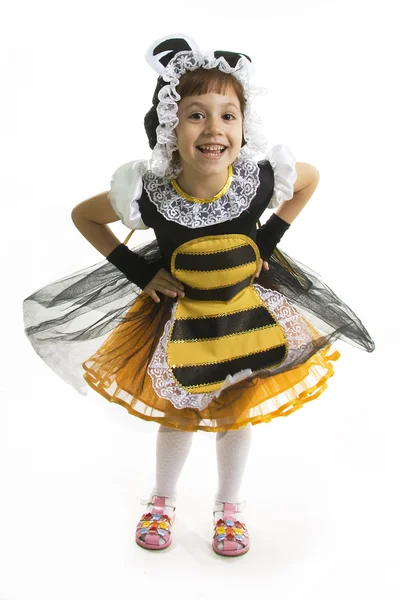 Niña pequeña está vestida con traje de abeja — Foto de Stock