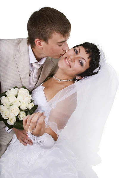 Любящий жених и красивая невеста счастливы вместе . — стоковое фото