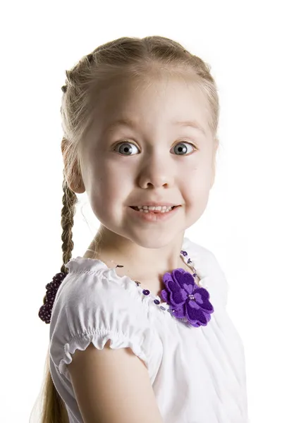 쾌활 한 작은 소녀 미소. — 스톡 사진