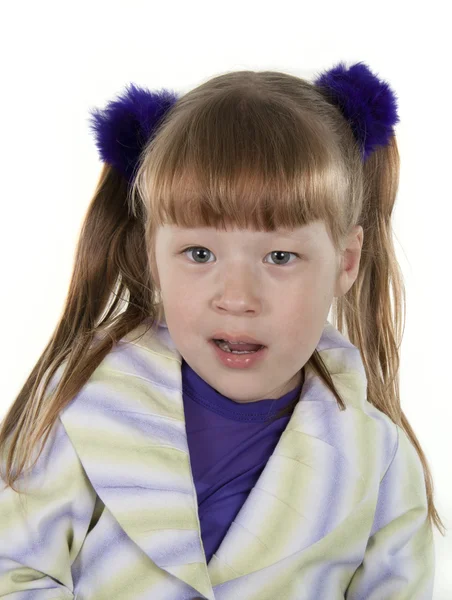Портрет веселої маленької дівчинки — стокове фото