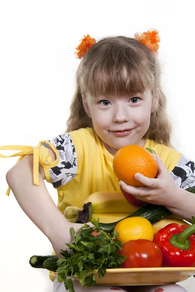 Zelenina a ovoce jsou zdravé výživy dětí. — Stock fotografie