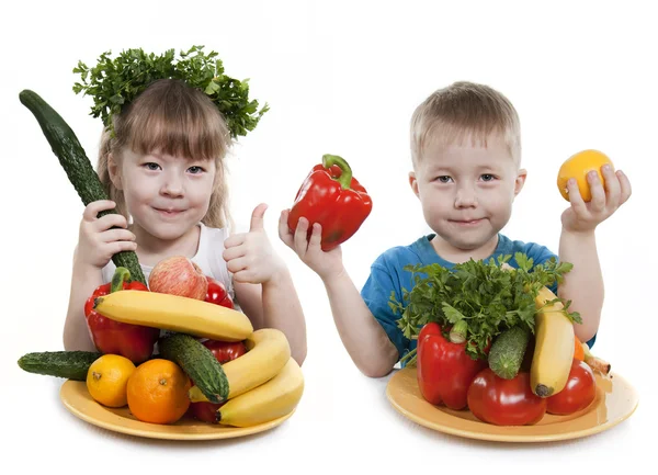 Zelenina a ovoce jsou zdravé výživy dětí. — Stock fotografie