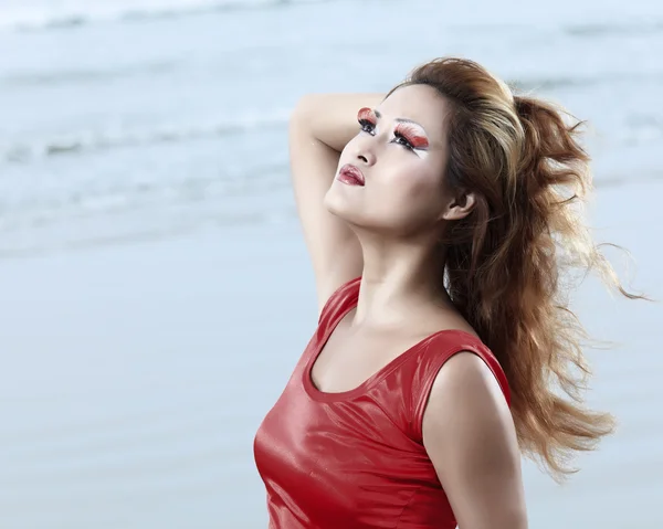 Mooie Aziatische Model Poseren Het Strand — Stockfoto