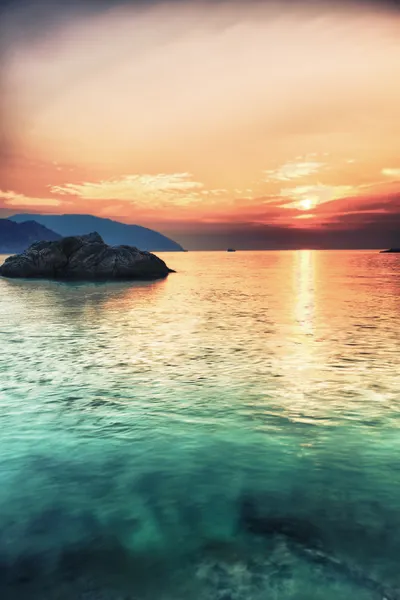 Východ Slunce Nad Mořem Kámen Popředí — Stock fotografie