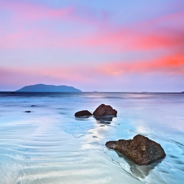 Sonnenaufgang Über Dem Meer Stein Vordergrund — Stockfoto
