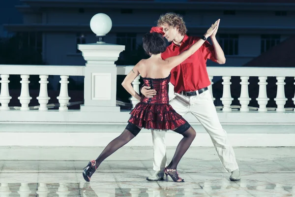Пара танці — стокове фото