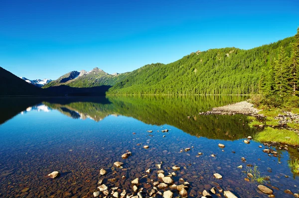 Paesaggio Montano Con Lago Fermo Riflessione — Foto Stock