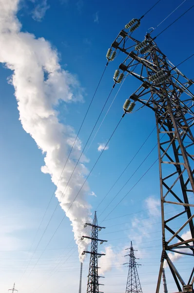 煙突との電気の発電所 — ストック写真